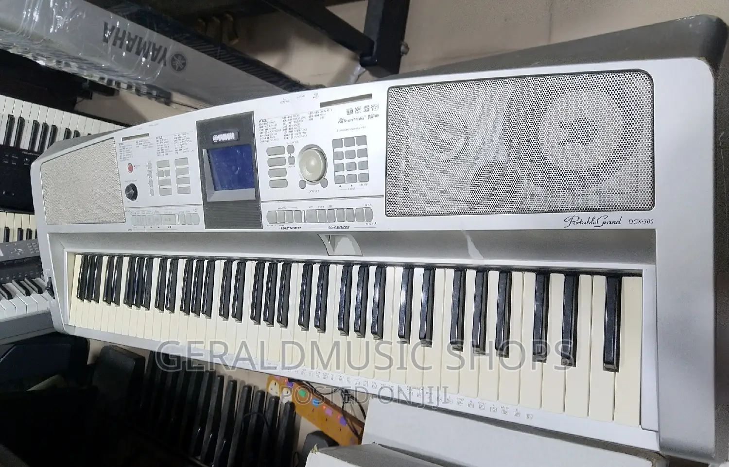 UK Used Yamaha Portable DGX-305 Keyboard