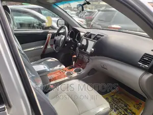 Toyota Highlander 2012 Silver