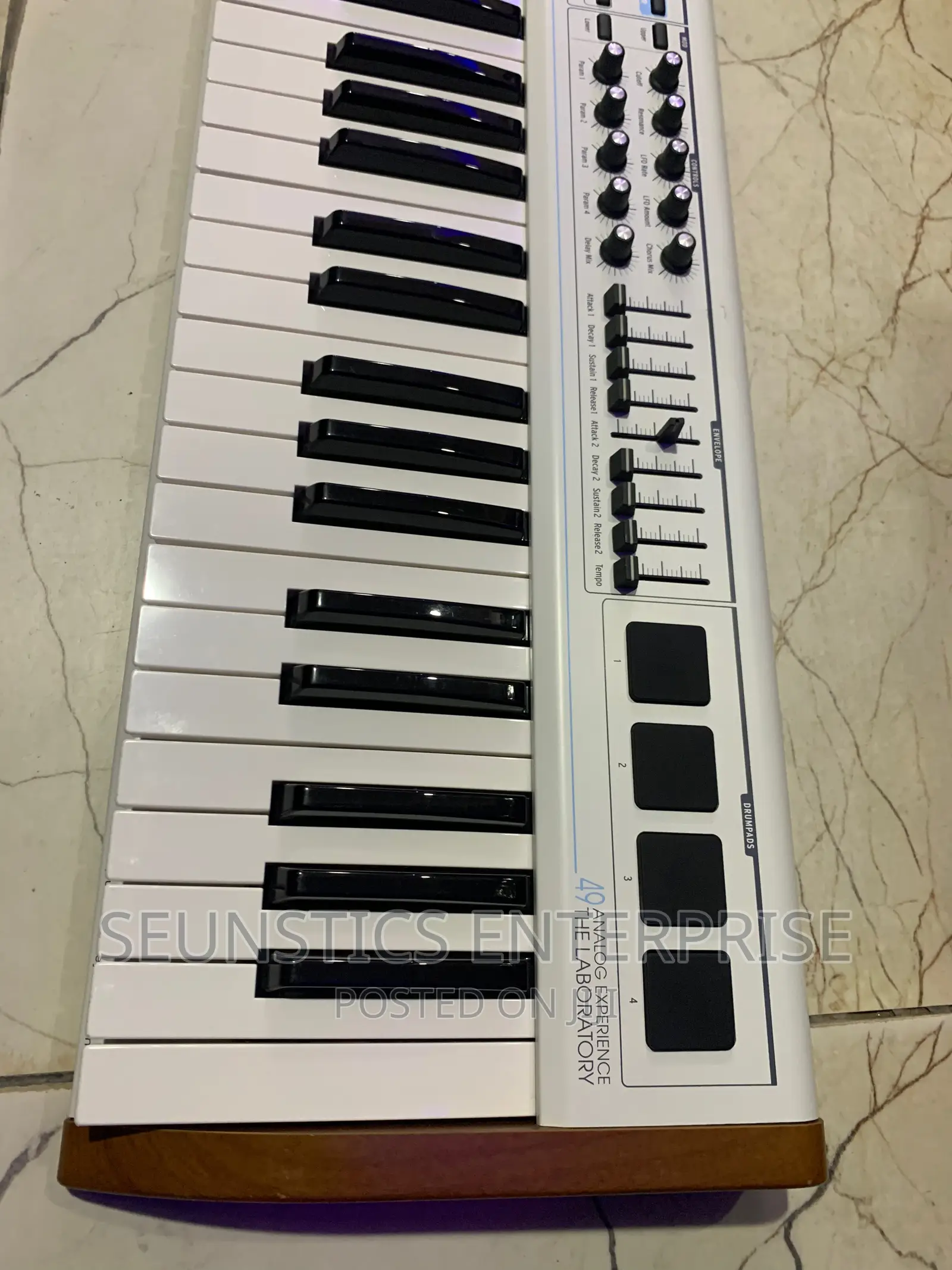 Quality Arturia Analog Experience Lab 49 Midi Keyboard