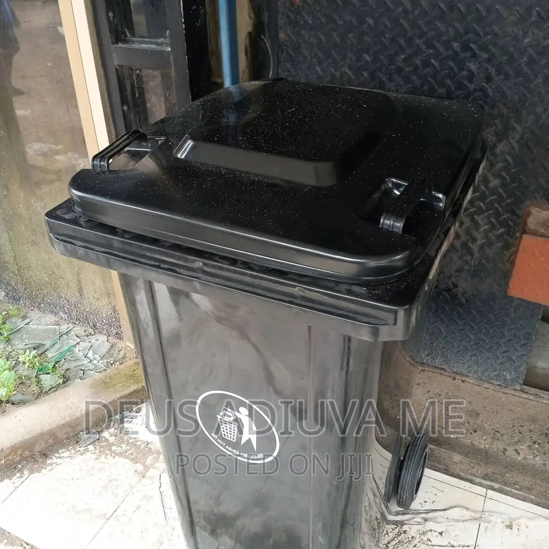 Waste Bin With Tire