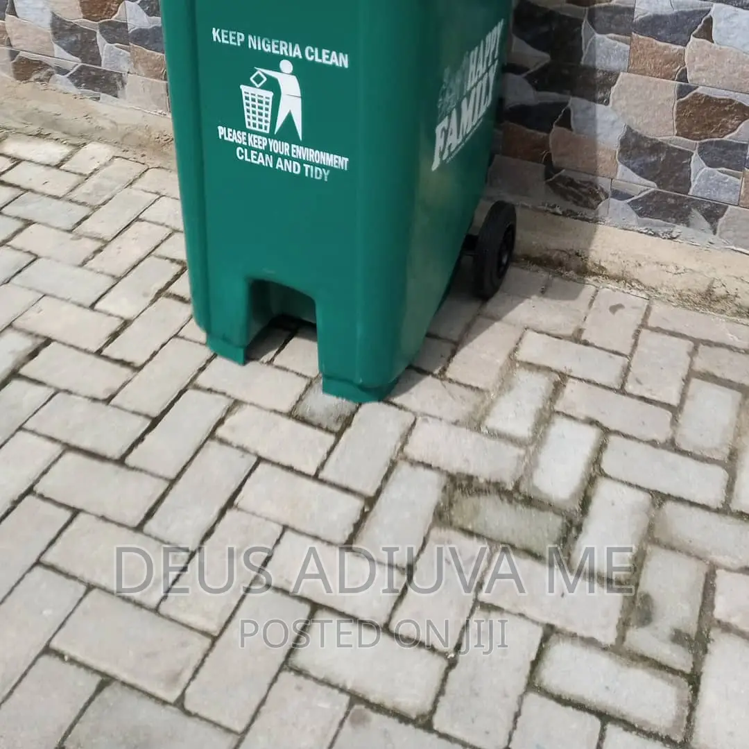 Waste Bin With Tire and Cover
