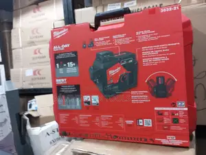 Milwaukee M12TM Green 360° 3-Plane Laser Kit