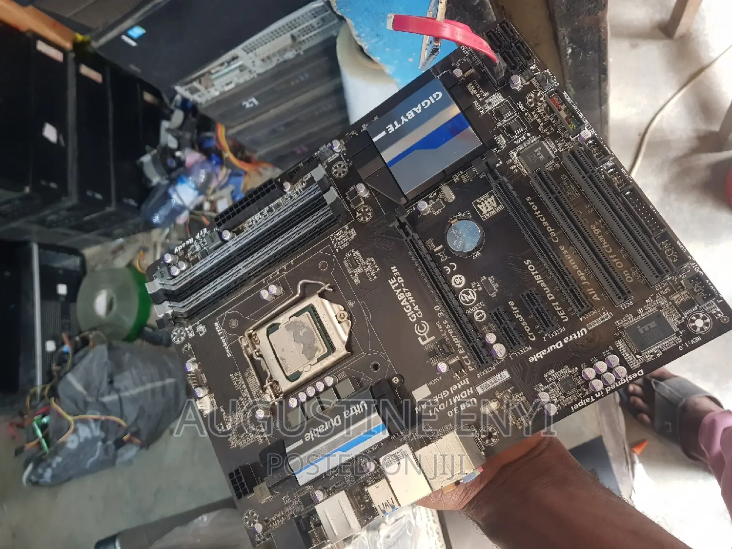 GIGABYTE Motherboard