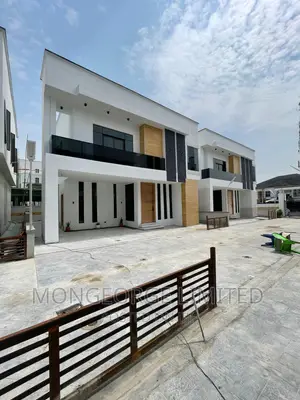 4bdrm Duplex in Chevron for sale