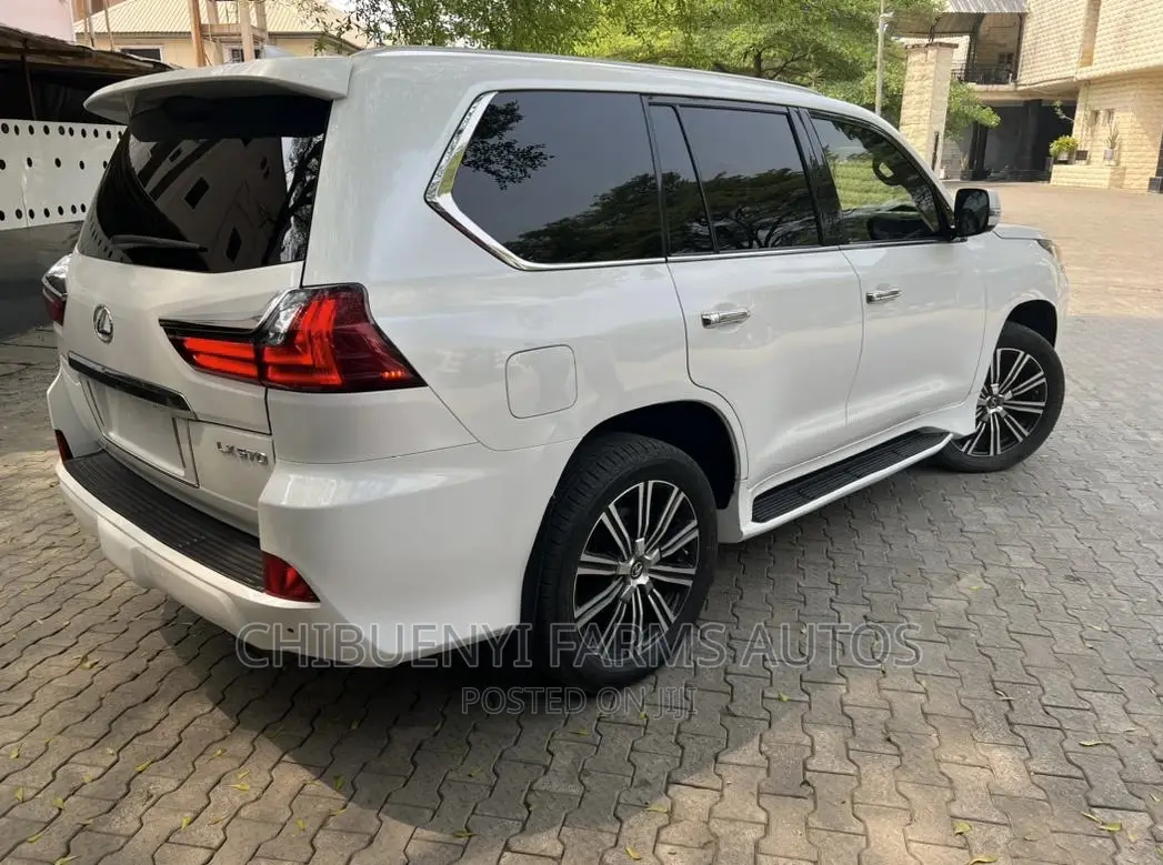 Lexus LX 2018 White
