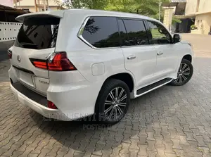 Lexus LX 2018 White