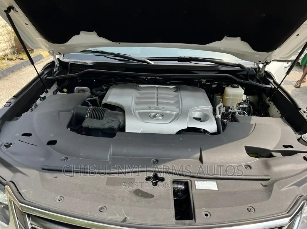 Lexus LX 2018 White