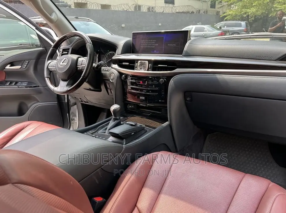 Lexus LX 2018 White