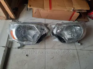 Complete Headlamp Toyota Tacoma 2010 Model