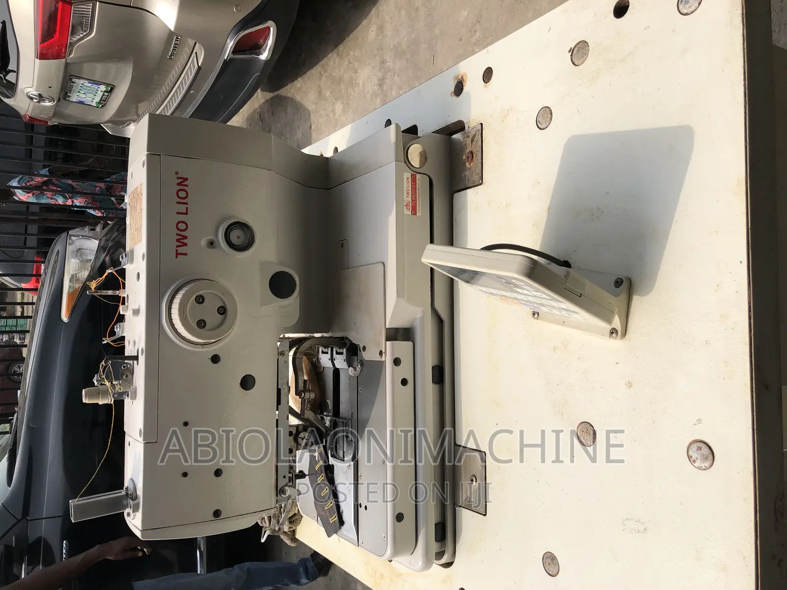 Electronic Eyelet Buttonholer Machine