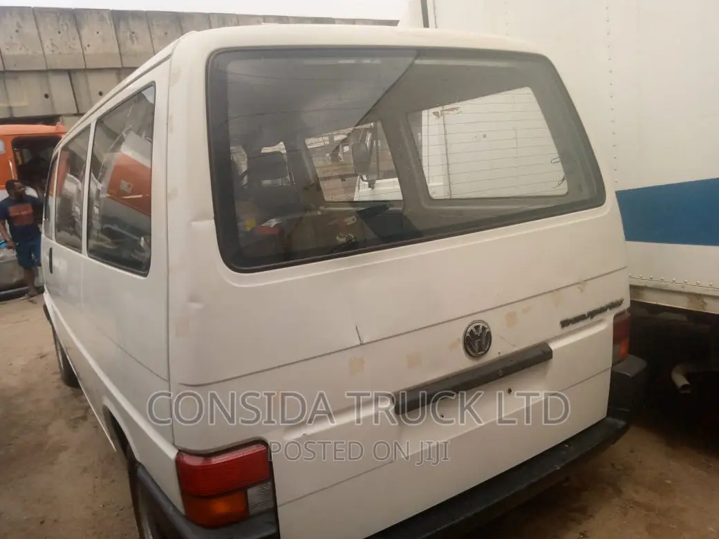 Volkswagen Transporter 2000 White