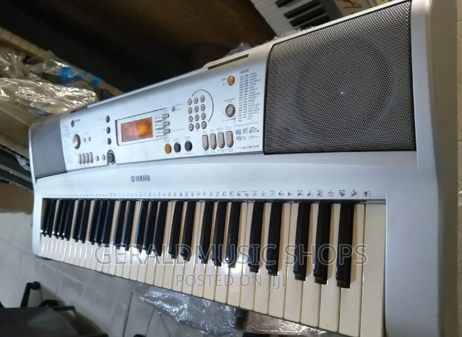 UK Used Yamaha PSR-E303 Keyboard