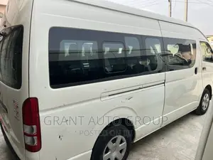 Toyota HiAce 2021 White