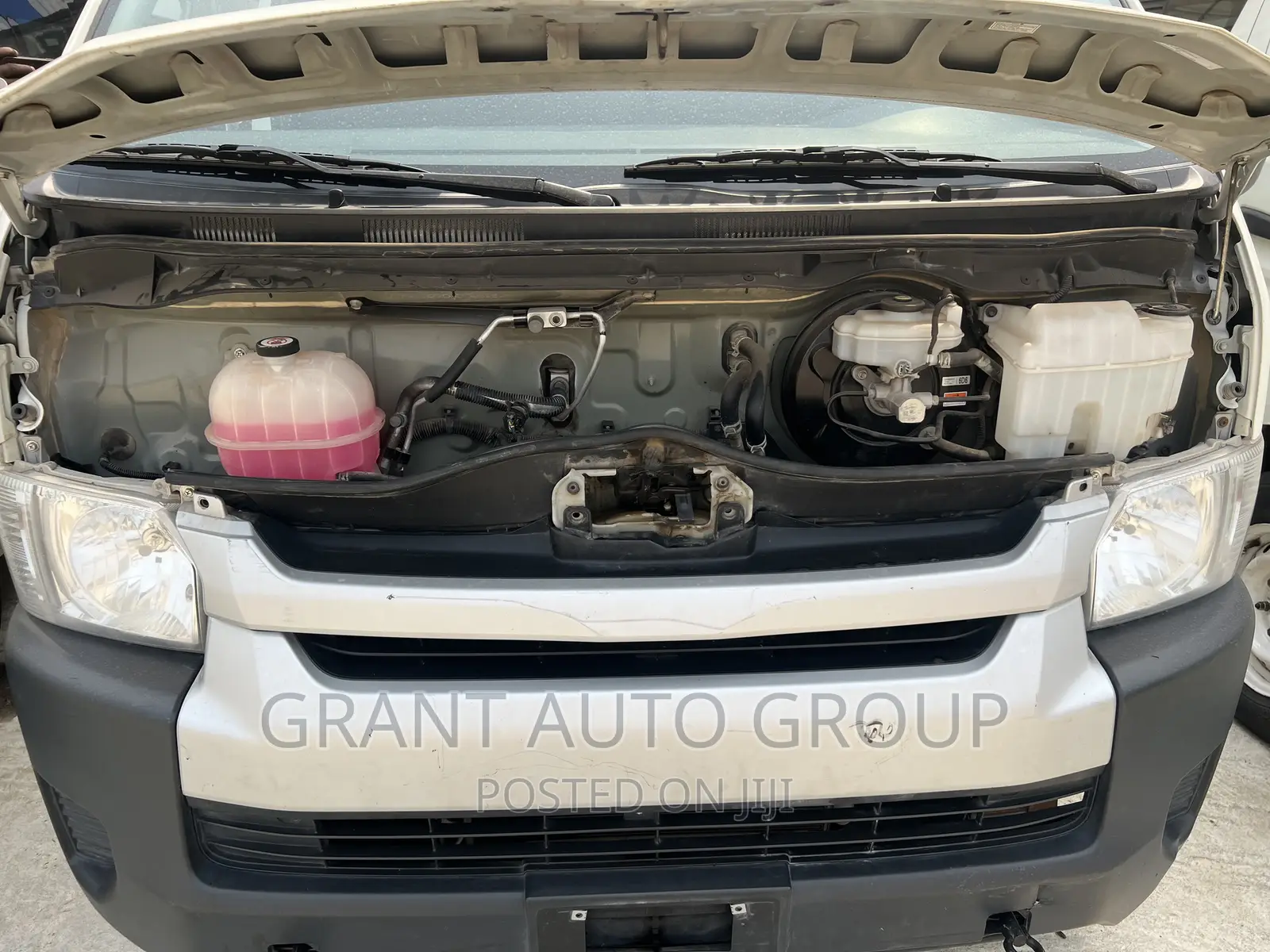 Toyota HiAce 2021 White