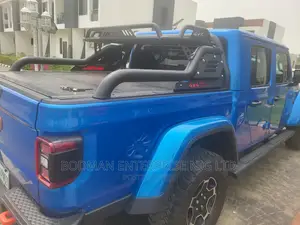 Wrangler Rolling Boot Cover With Rugged Spoiler :
