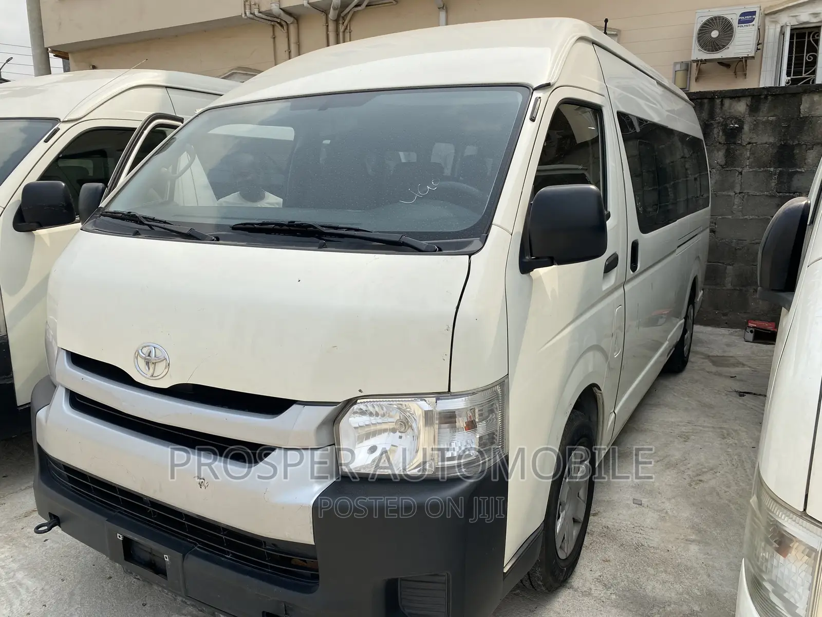 Toyota HiAce 2021 White