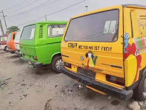 Volkswagen Transporter 2000 Yellow