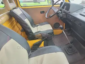 Volkswagen Transporter 2000 Yellow