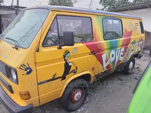 Volkswagen Transporter 2000 Yellow