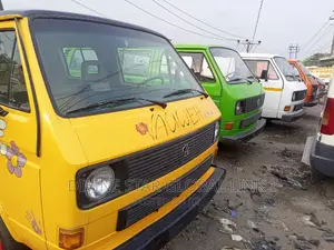 Volkswagen Transporter 2000 Yellow