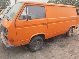 Volkswagen Transporter 2000 Orange