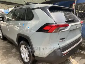 Toyota RAV4 XLE Premium 2021 Teal