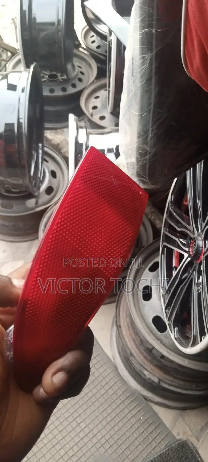 Back Bumper Reflector Is250 2006-2012