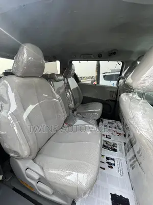 Toyota Sienna LE 8 Passenger 2011 Red