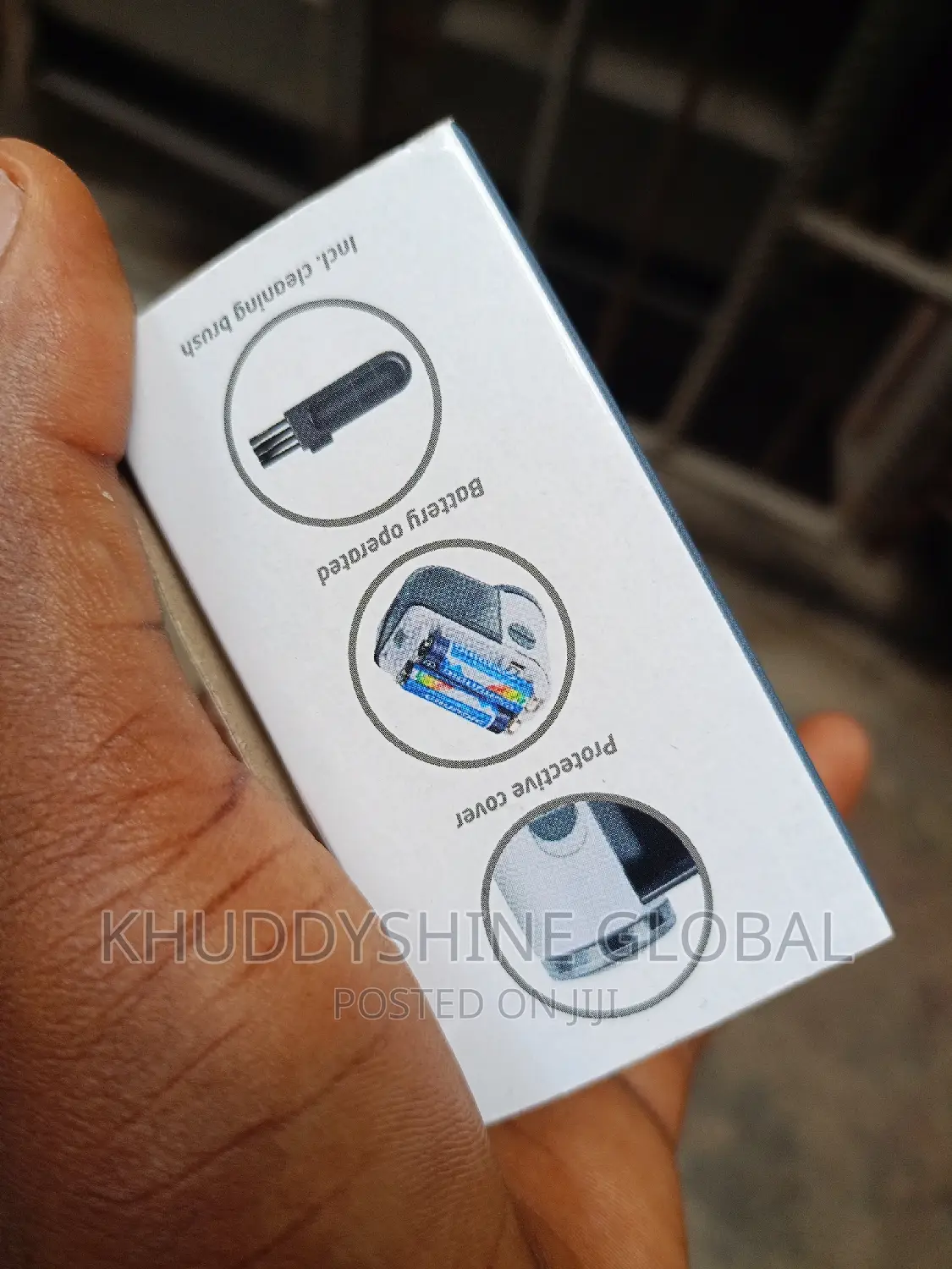 Automatic Lint Remover
Available in White