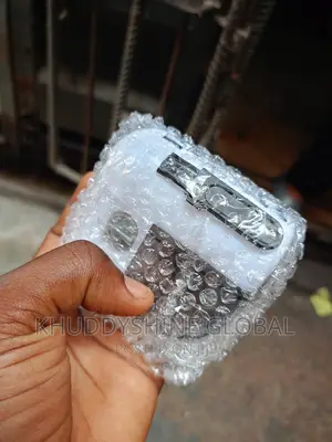 Automatic Lint Remover
Available in White