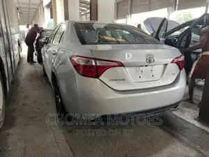 Photo - Toyota Corolla 2015 Silver