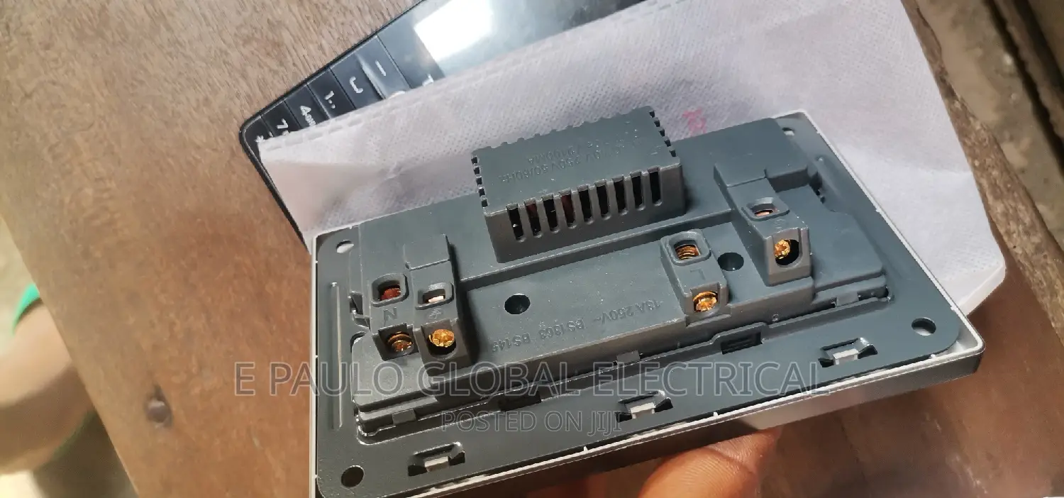 13amps Double Socket USB Black