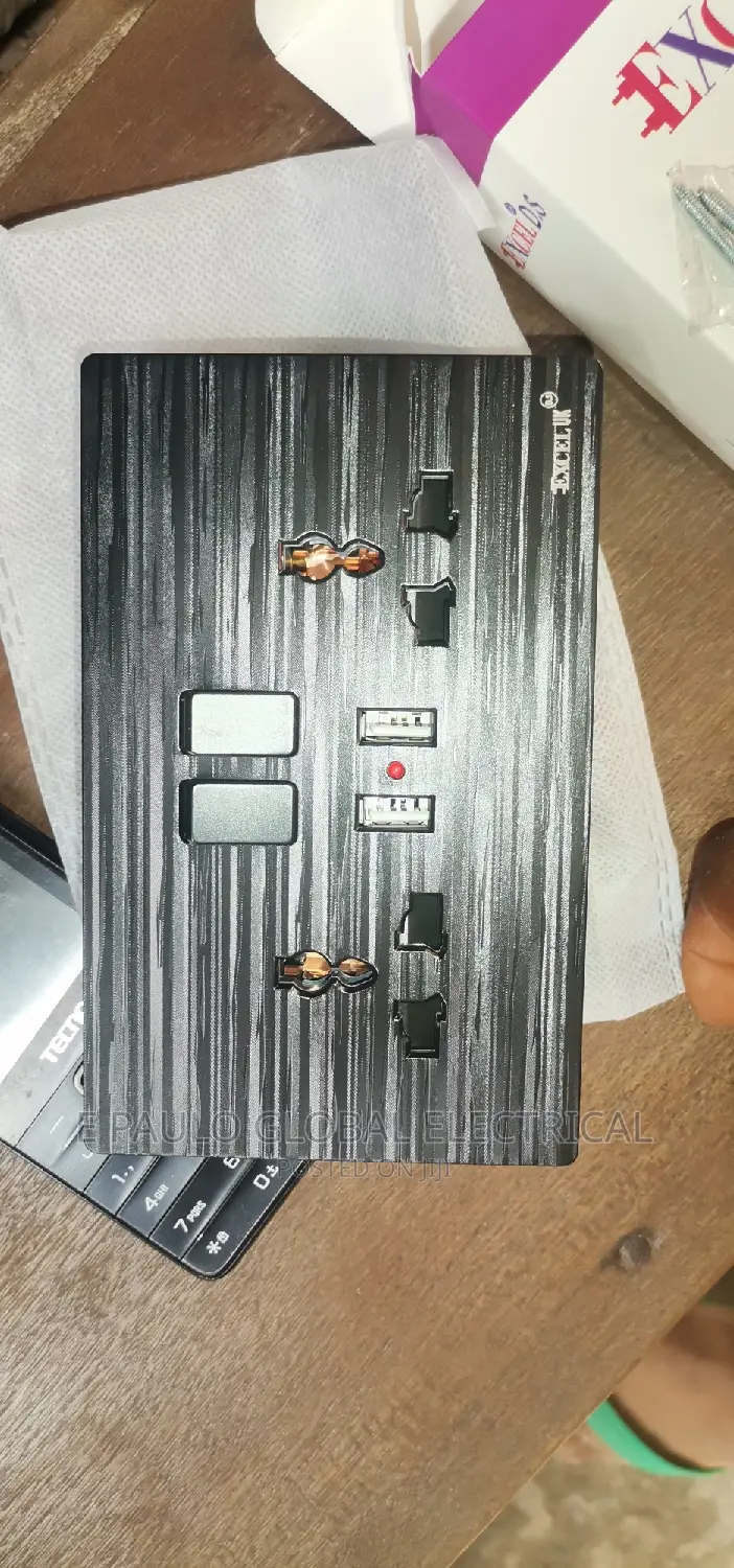 13amps Double Socket USB Black