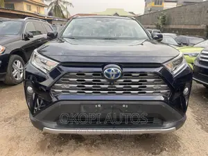 Toyota RAV4 XLE Premium 2021 Blue