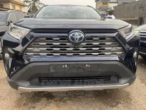 Toyota RAV4 XLE Premium 2021 Blue
