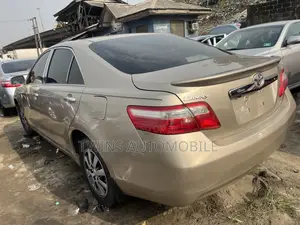 Toyota Camry 2009 Gold
