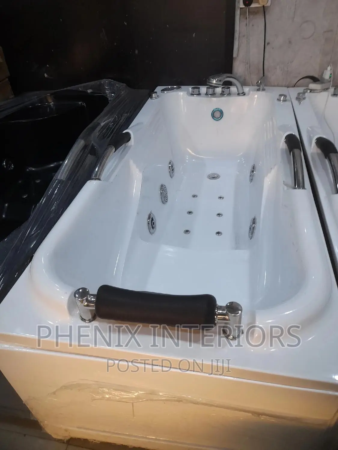 Single Headrest Jacuzzi Bathtub