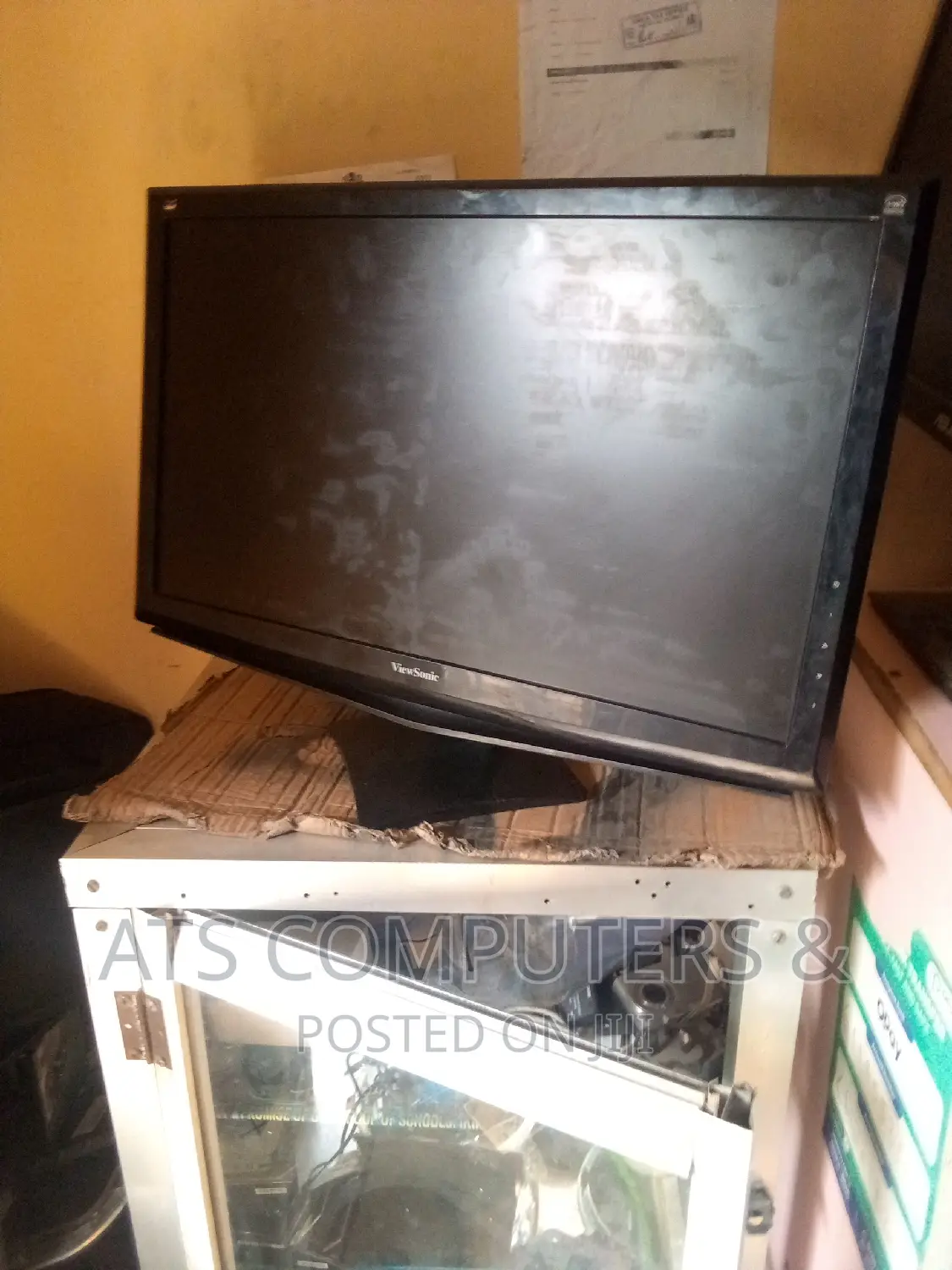 High Resolution 24 Inches Monitor