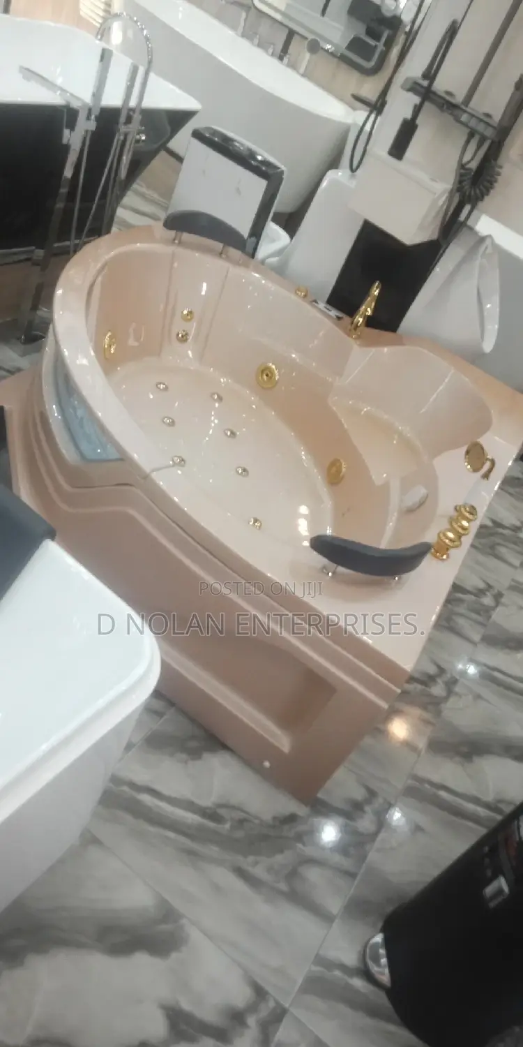 Double Jacuzzi With Gold Jet