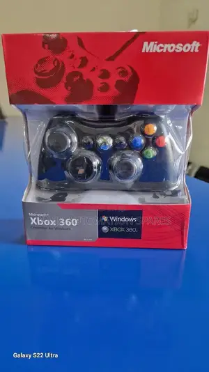 Microsoft Xbox 360 Wired Controller Gamepad.