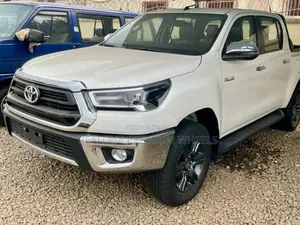 Photo - New Toyota Hilux 2023 White