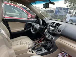 Toyota RAV4 2010 Gold