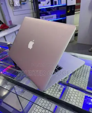 Laptop Apple MacBook Pro 2015 8GB Intel Core I5 SSD 256GB