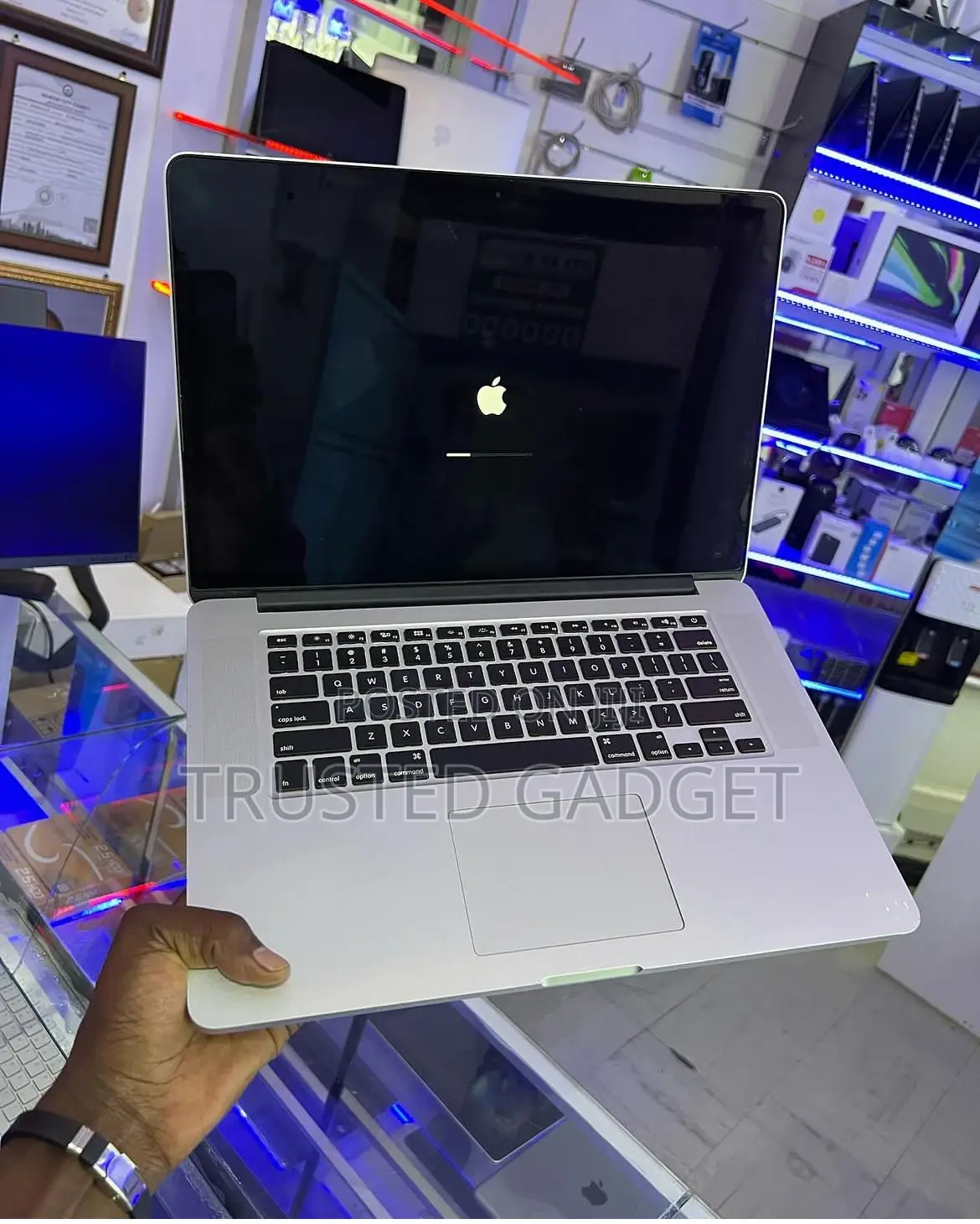 Laptop Apple MacBook Pro 2015 8GB Intel Core I5 SSD 256GB