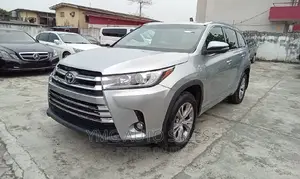 Toyota Highlander XLE 4dr SUV AWD (3.5L 6cyl 6A) 2014 Silver