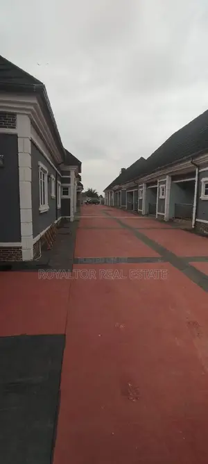 2bdrm Block of Flats in Royaltor, Benin City for sale