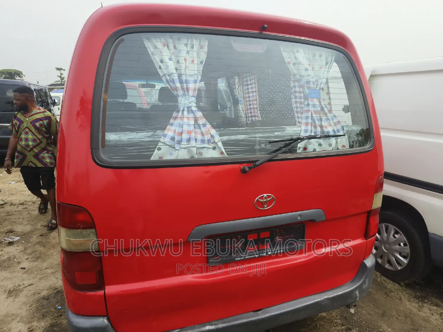 Toyota HiAce 2002 Red