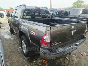 Toyota Tacoma Double Cab V6 2011 Brown