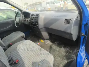 Toyota HiAce 2001 Blue