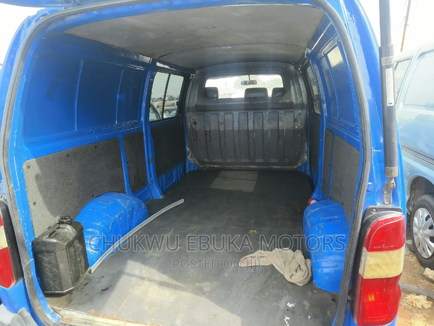 Toyota HiAce 2001 Blue